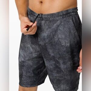 Men’s Lululemon Pace Breaker Shorts 9” – Black Granite Wash – Size M